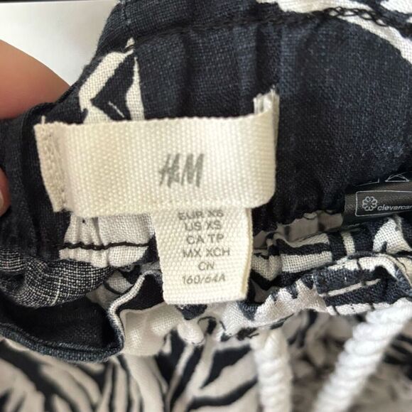 H&M Navy Printed Tropical Linen Pull On Shorts Size XS - Picture 3 of 4
